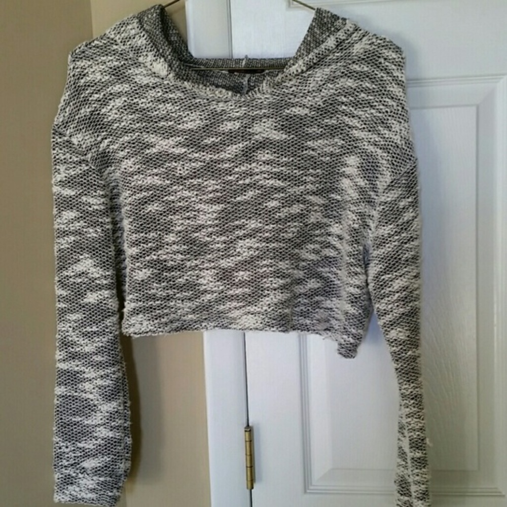 Short waisted top with hood